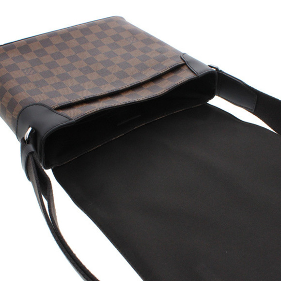 Louis Vuitton Damier District PM Messenger Diagonal Shoulder Bag - Picture 7 of 7